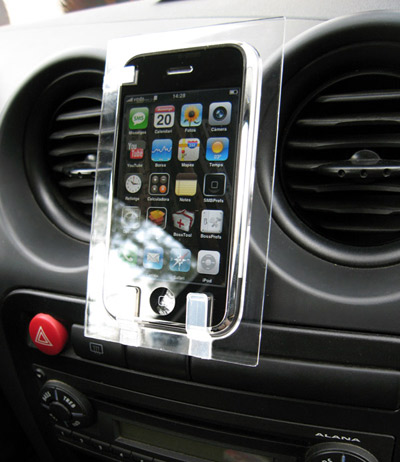 DIY: iPhone  iPod Touch Car Stand Made from Apple Case