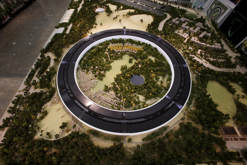An overview of a rendering of Apple's proposed new campus. The park will be located in the centre of the campus.