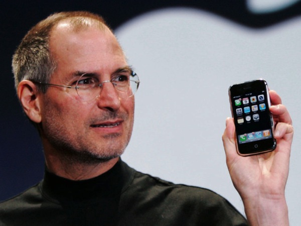 Steve jobs holding iphone 640x480