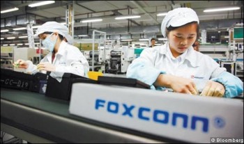 Foxconn workers 350x207