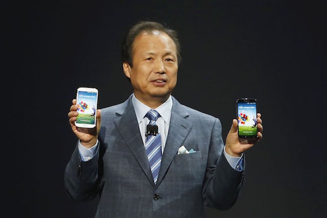 Samsung CEO JK Shin holding Galaxy S4