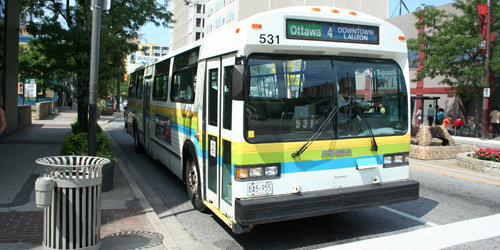 Ottawa 4 bus at Ouellette and Wyandotte