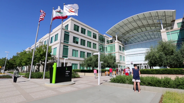 Tim Cook, Eddy Cue, and Other Apple Execs Recall Working With Steve ...