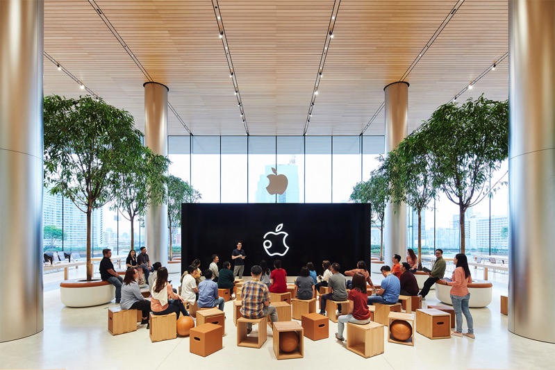 Apple bangkok store opening today at apple 11072018 big jpg large 2x