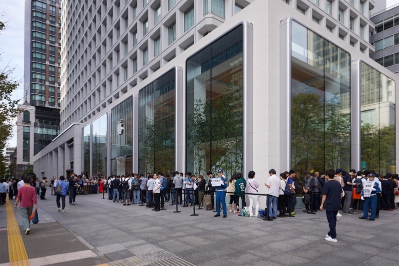 Apple iPhone 11 Pro Apple Watch 5 Availability Tokyo outside line 092019