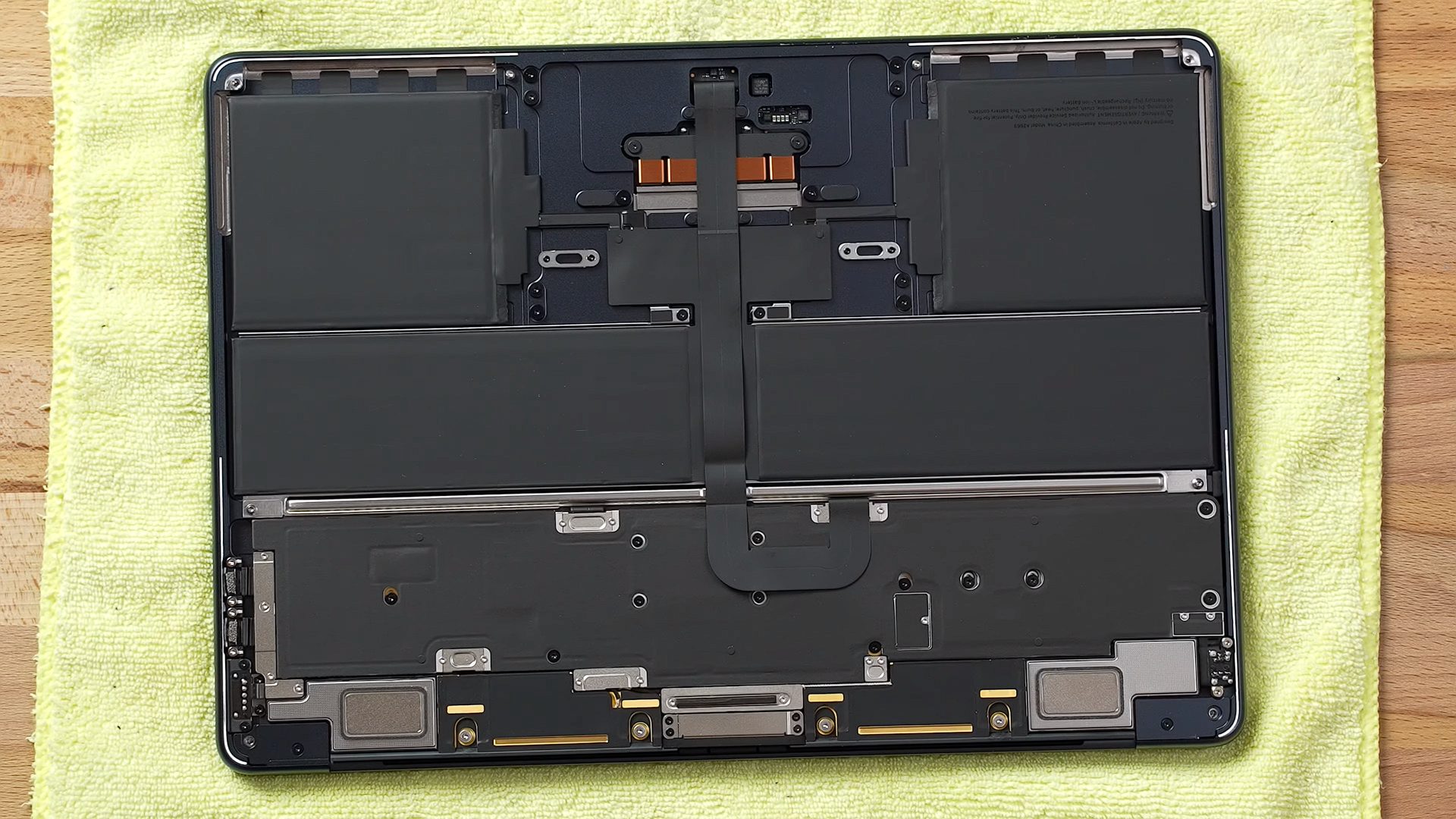 El primer desmontaje de MacBook Air M2 revela una placa base repleta y más [VIDEO]
