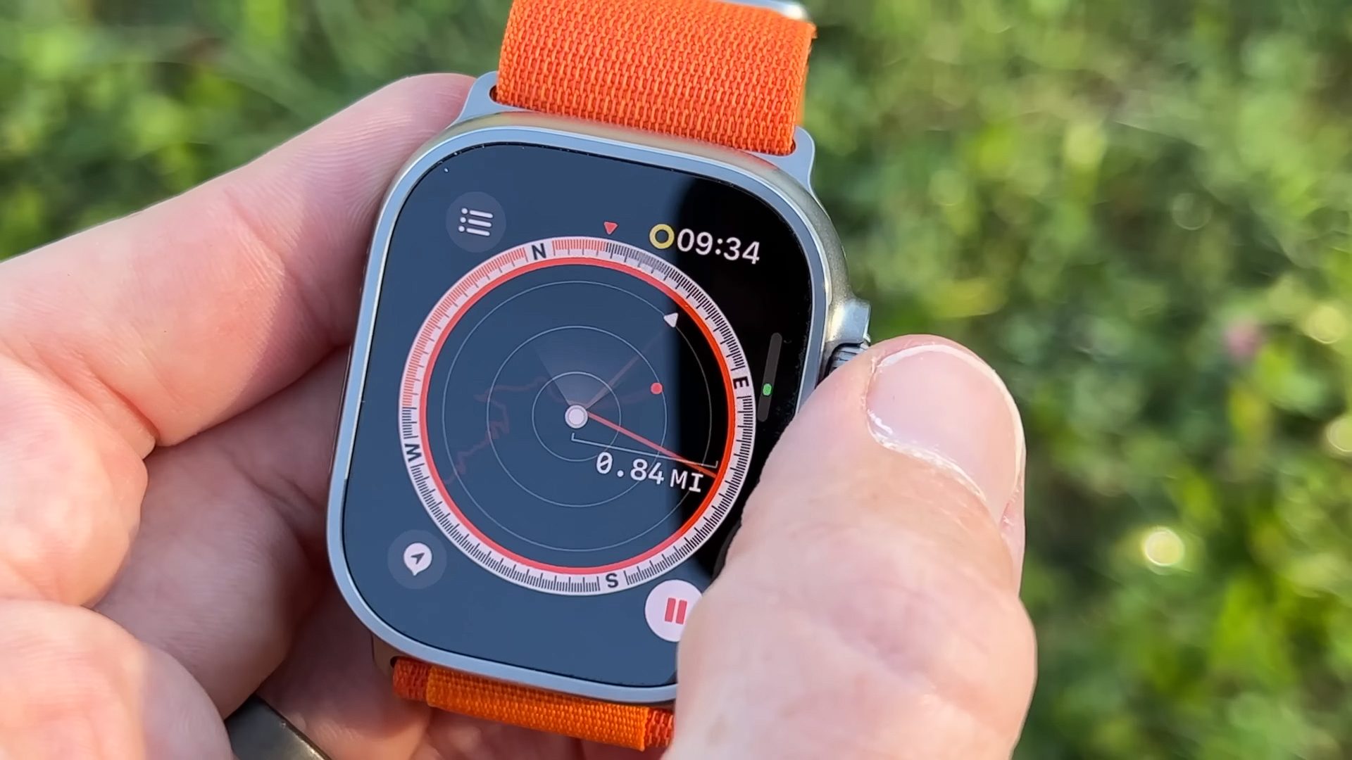 Смарт часы быстро разряжаются. Apple watch Ultra компас. Разряженные Эппл вотч. Гаджет и дороги. Синяя точка на Apple watch.