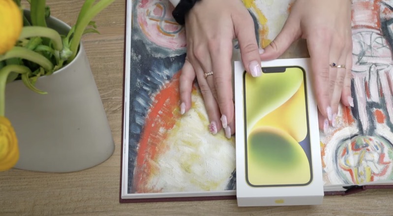 yellow iphone 14 unboxing