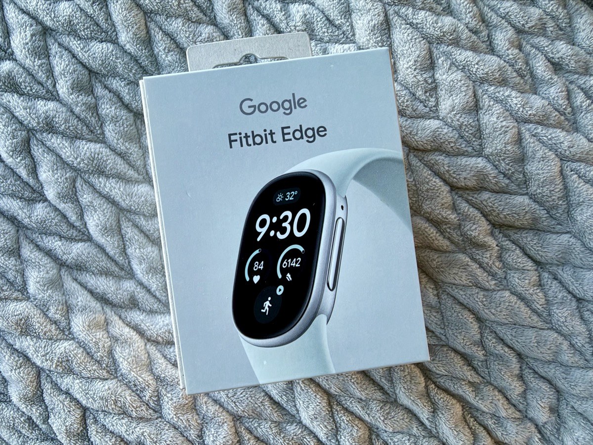 Google Fitbit Edge retail box