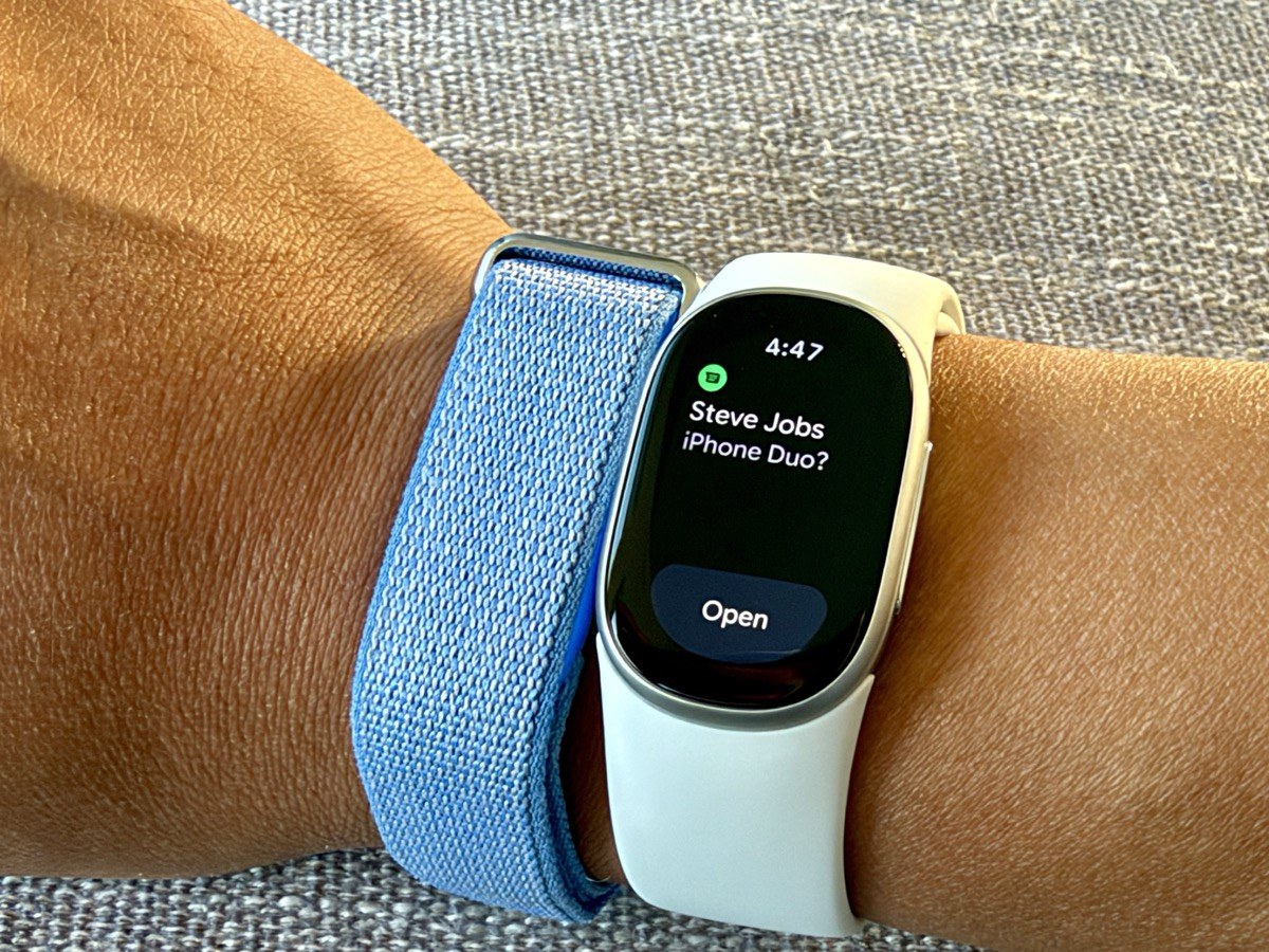 Fitbit Edge showing a notification next to a Fitbit Air on the wrist