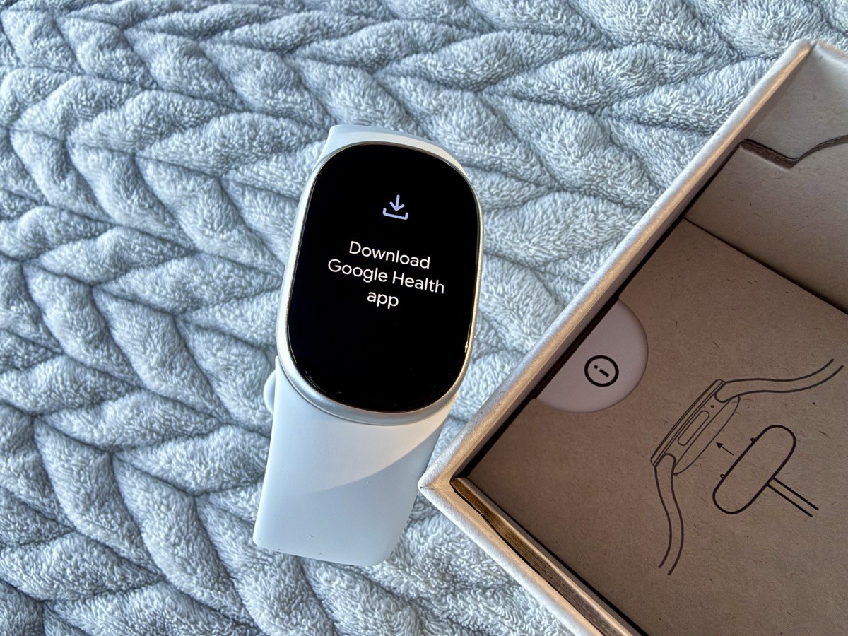 Fitbit Edge screen prompting to download the Google Health app during setup