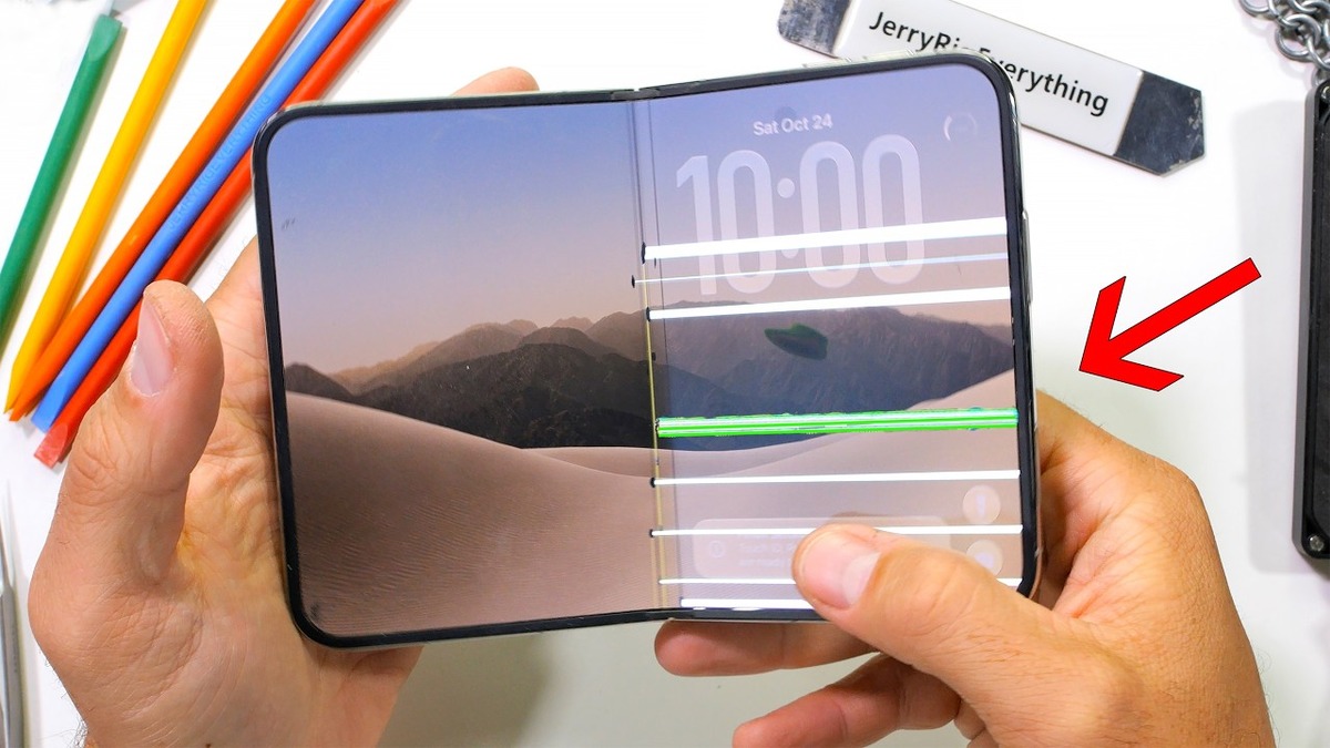 iPhone Duo hinge teardown from JerryRigEverything video
